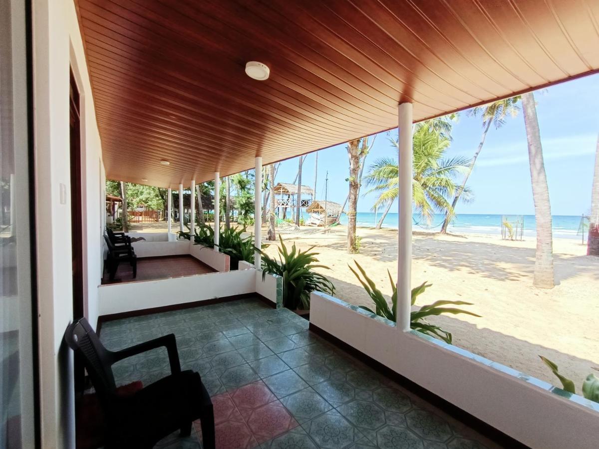 French Garden Pragash Beach Hotel Triquinimale Exterior foto