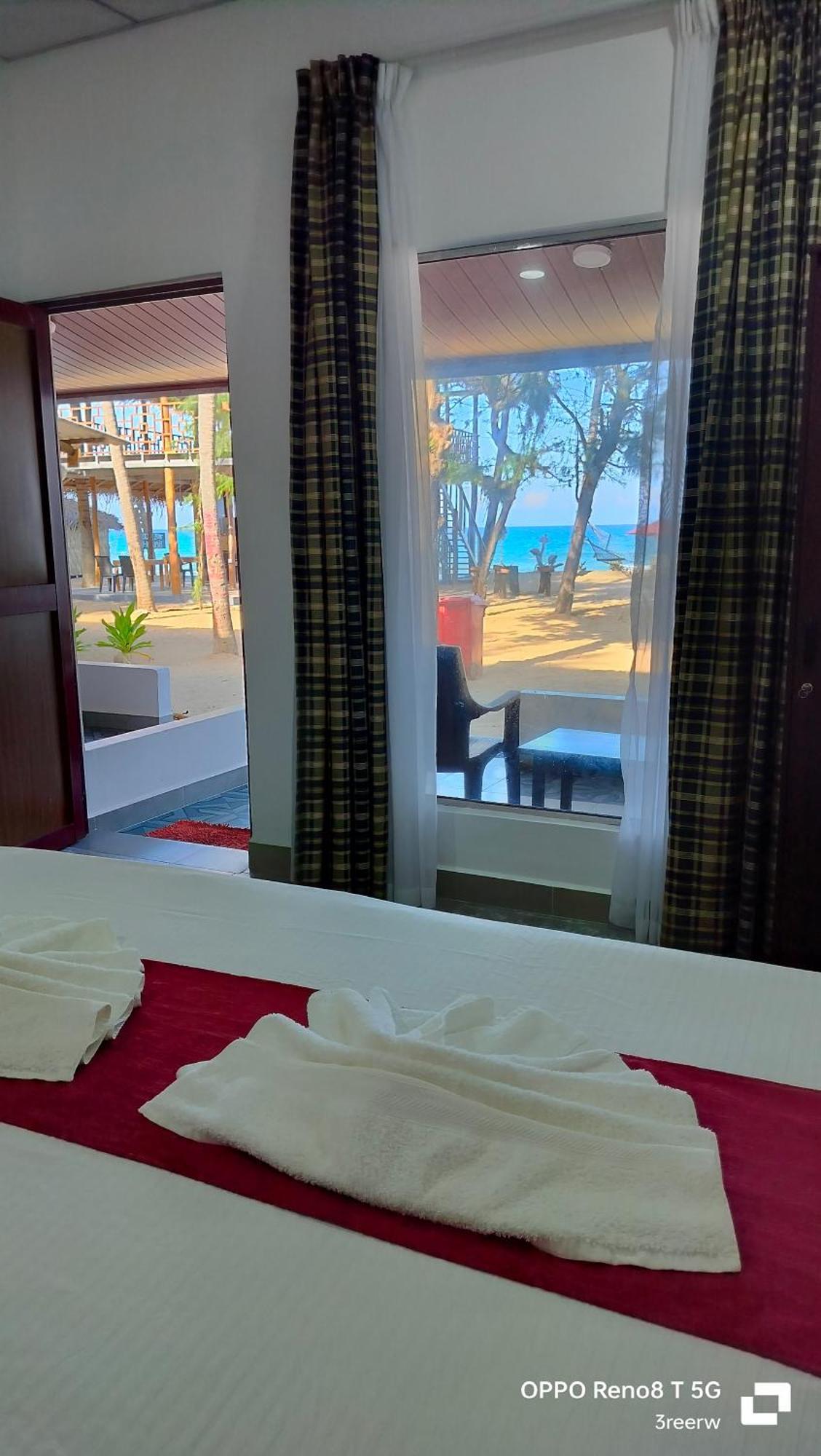 French Garden Pragash Beach Hotel Triquinimale Exterior foto